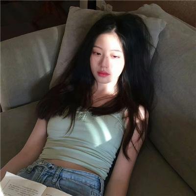 穿盔甲的少女